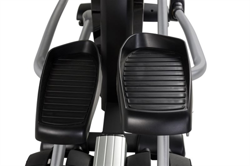 her ses et nærbillede af pedalerne på en Tunturi Platinum Crosstrainer Pro