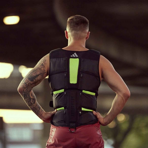 Mand med Adidas Performance Vægtvest - 10 Kg