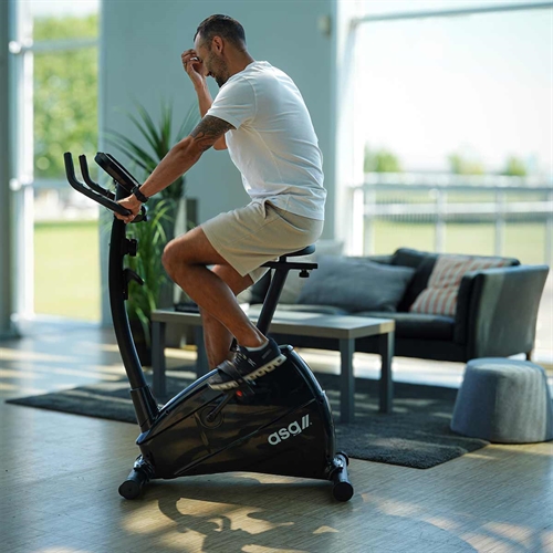 Mand på ASG BX1 Motionscykel