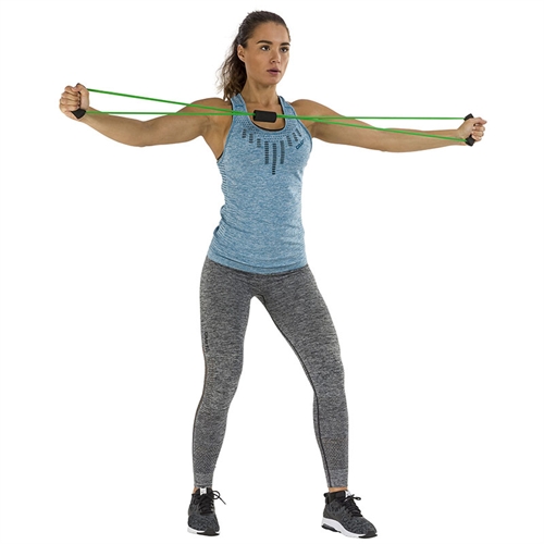 Kvinde træner med Tunturi Elastik Tube Sæt grøn