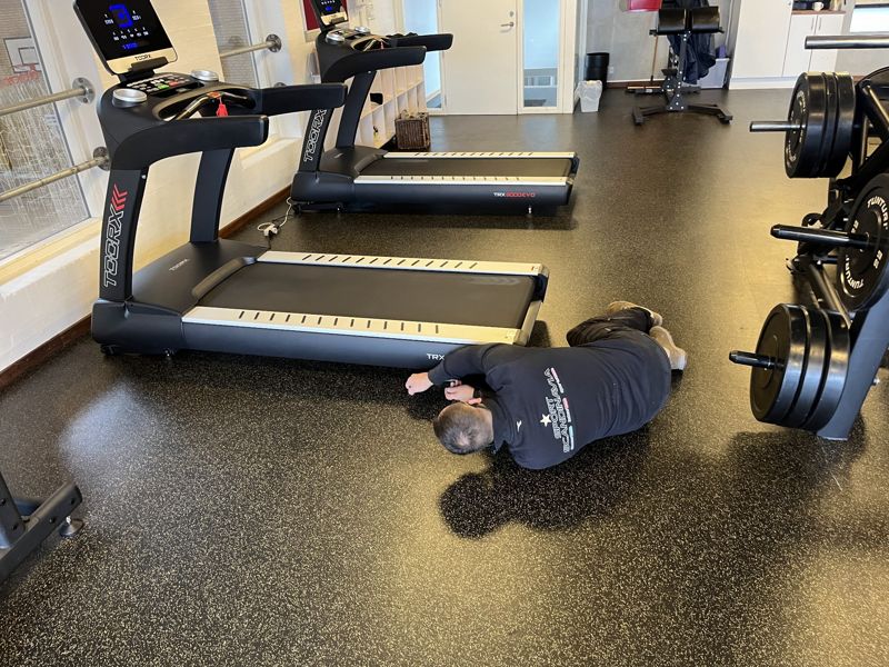 Montering og installation af fitnessudstyr fra Fitnessshoppen.dk på Halvorsminde Efterskole