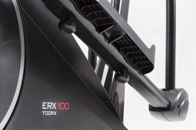 Nærbillede af kobling mellem fødder og arme på Toorx ERX 100 Crosstrainer