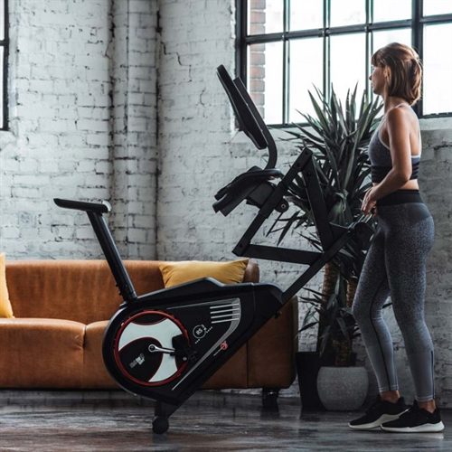 Dame flytter på Top Sport Ergometer RS 3 Siddecykel